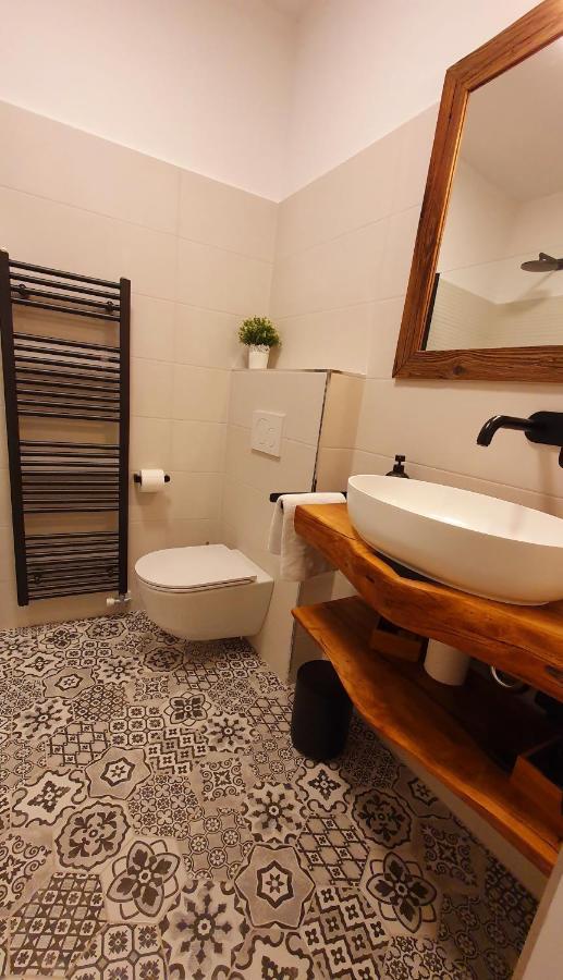 Apartma Center *